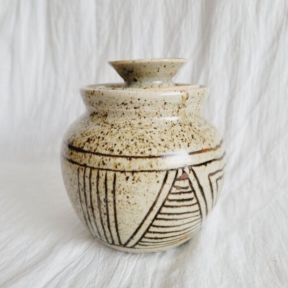 VTG Signed Studio Pottery Jar W Lid Geometric Pattern & Speckled Glaze PLS READ! - Picture 2 of 11